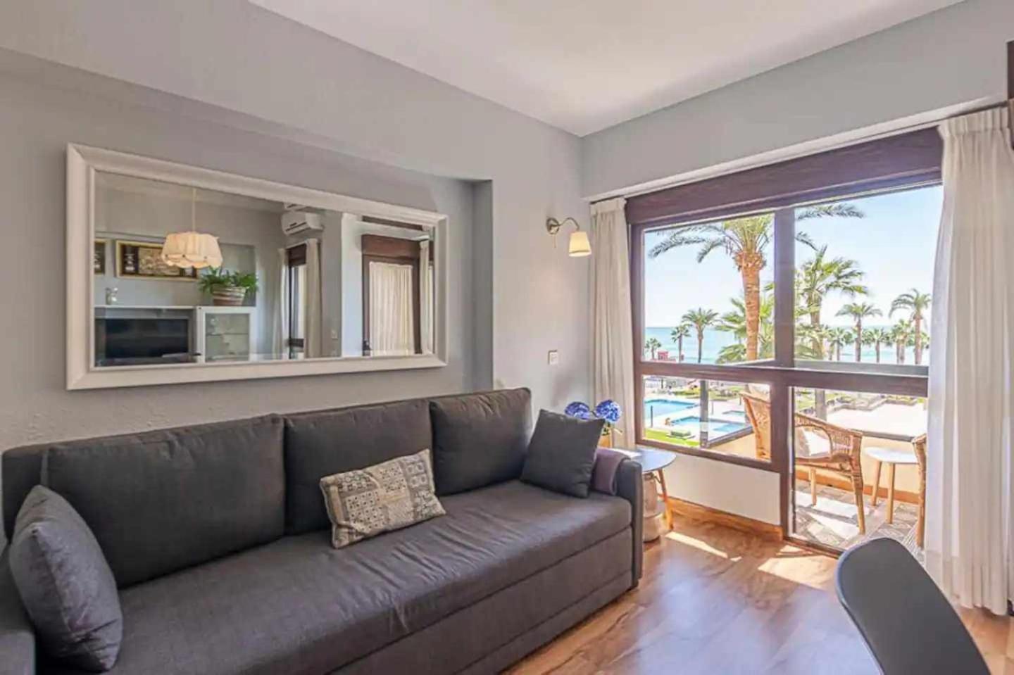 Encantador Apartamento En Primera Linea De Playa Benalmadena Bagian luar foto