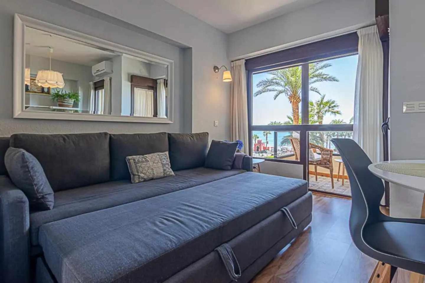 Encantador Apartamento En Primera Linea De Playa Benalmadena Bagian luar foto
