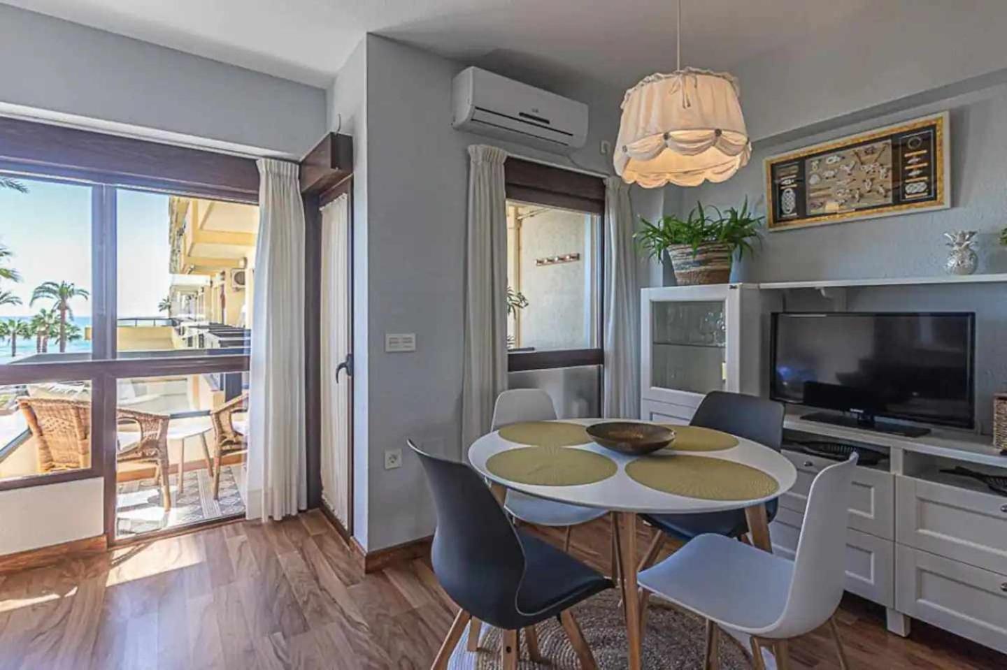 Encantador Apartamento En Primera Linea De Playa Benalmadena Bagian luar foto