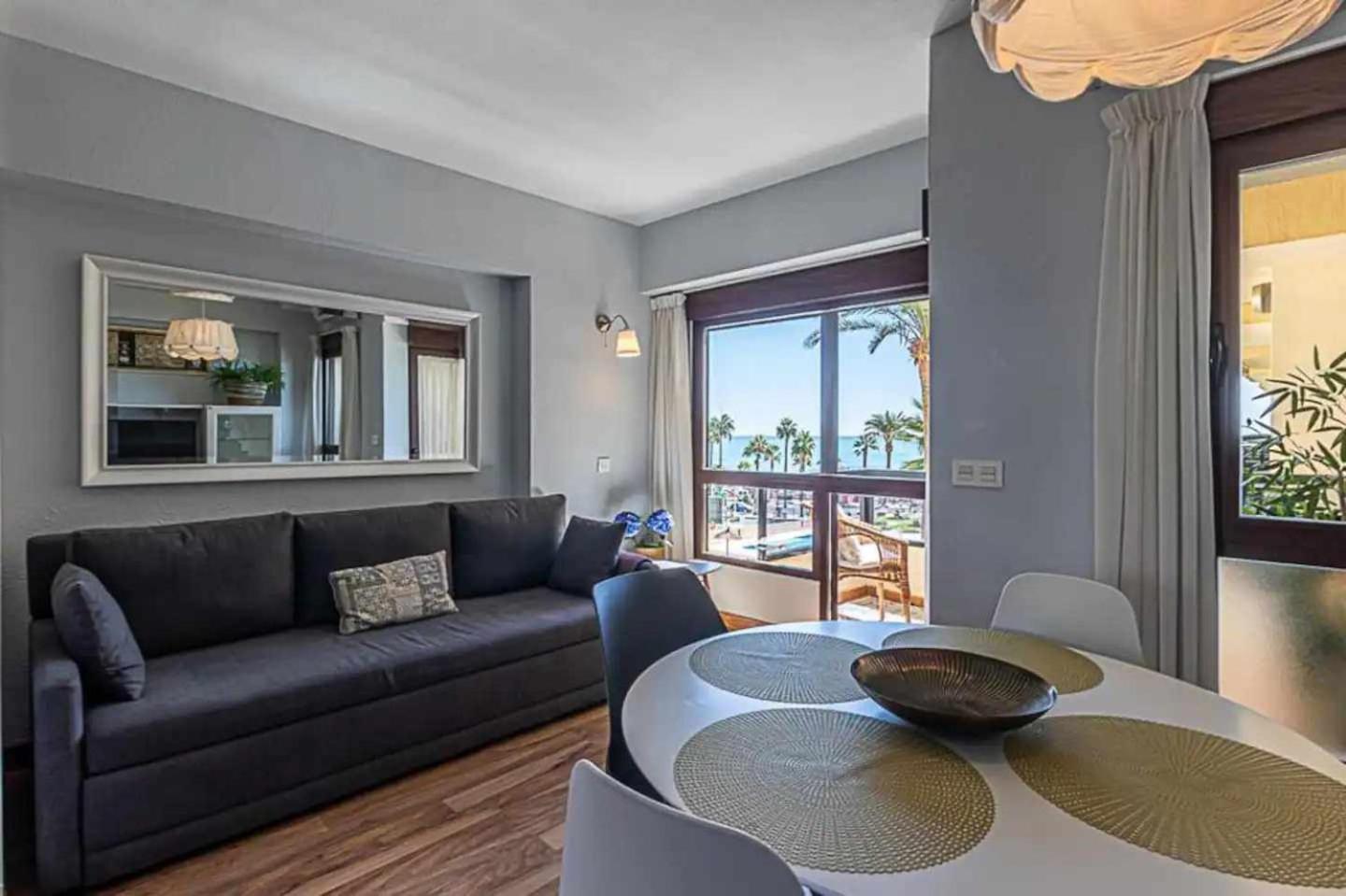 Encantador Apartamento En Primera Linea De Playa Benalmadena Bagian luar foto